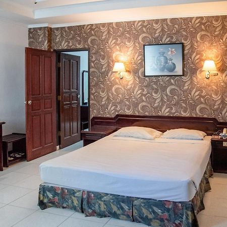 Melin Hotel Tanjungpinang Экстерьер фото