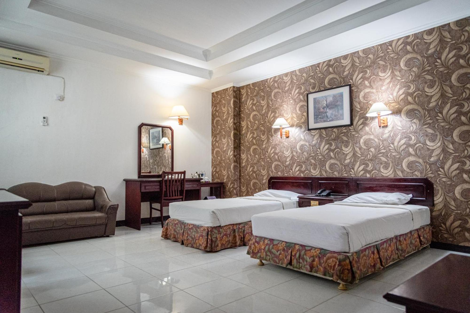 Melin Hotel Tanjungpinang Экстерьер фото