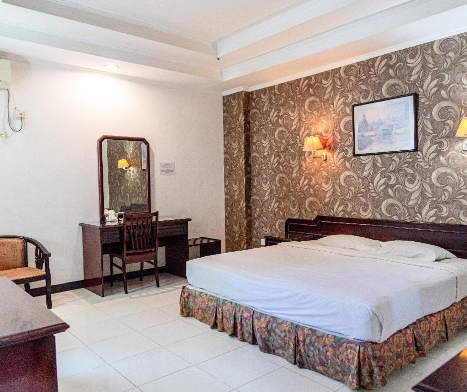 Melin Hotel Tanjungpinang Экстерьер фото